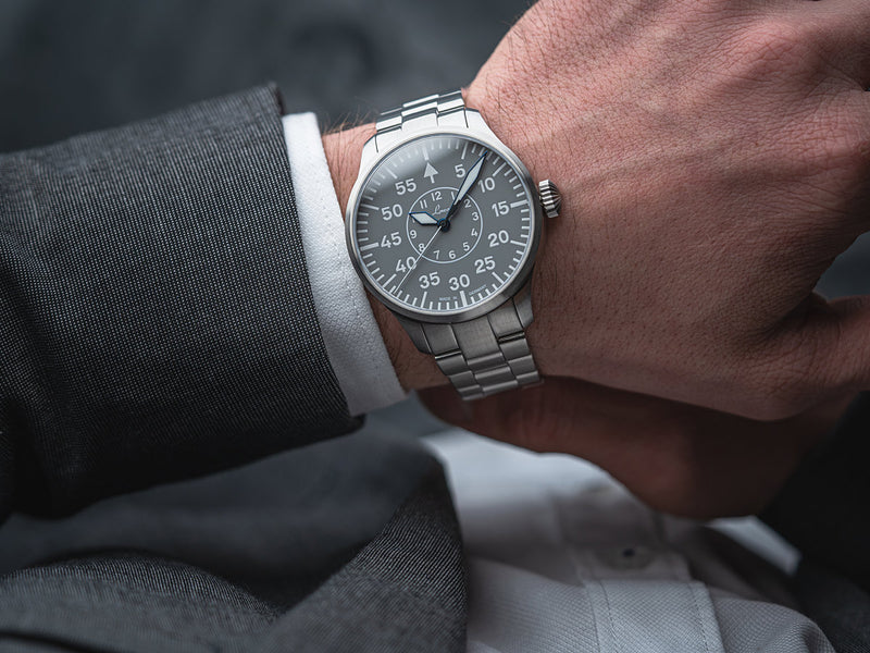 Aachen Grau 42 Automatic / Metal Bracelet Gray Dial