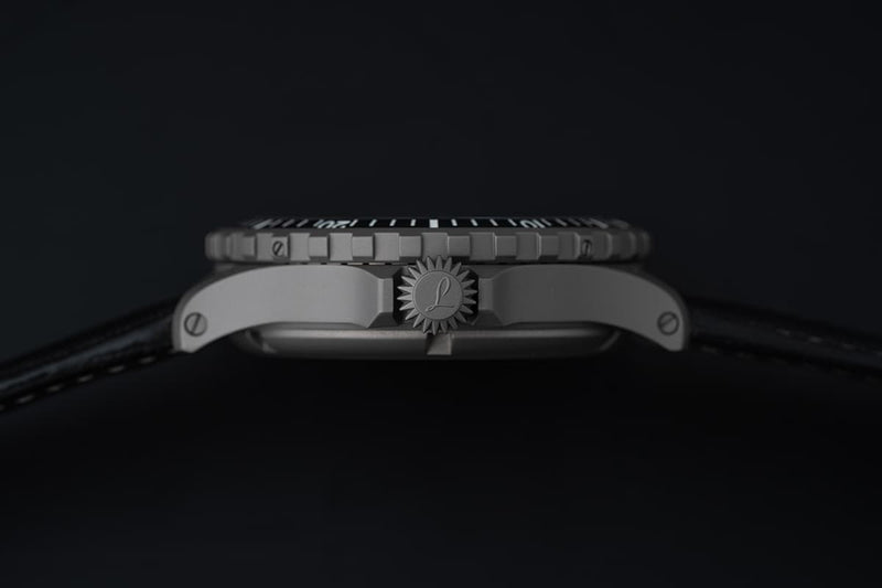 Hamburg DIN 8330 | Black Dial
