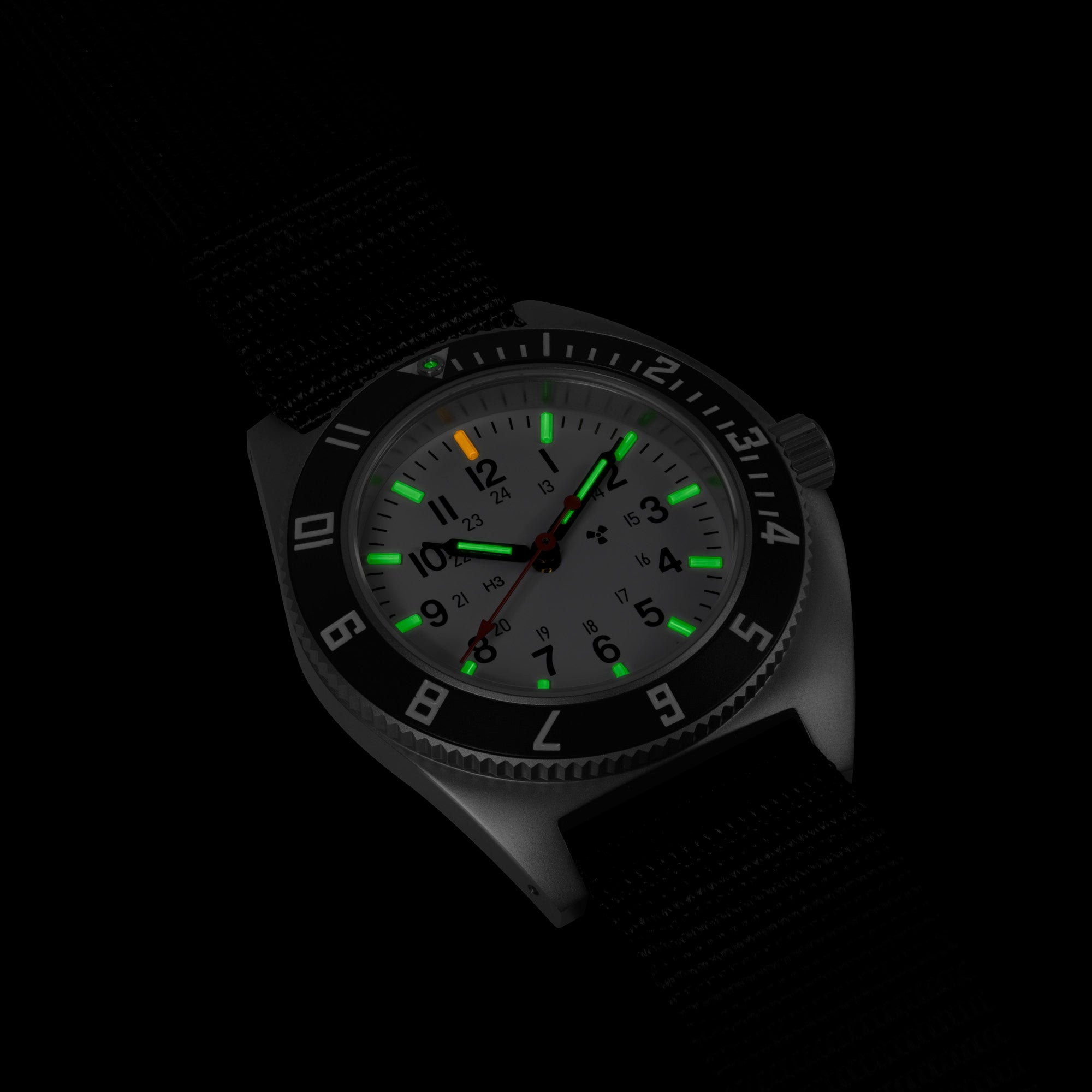 NAV, QUARTZ, SAPH, ARCTIC STERILE, COL: SS//BKBK NYLON 12" Arctic SSNAV on 12 Ballistic | Arctic Dial