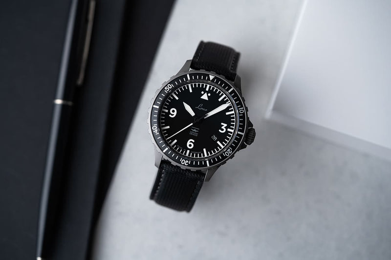 Hamburg DIN 8330 | Black Dial