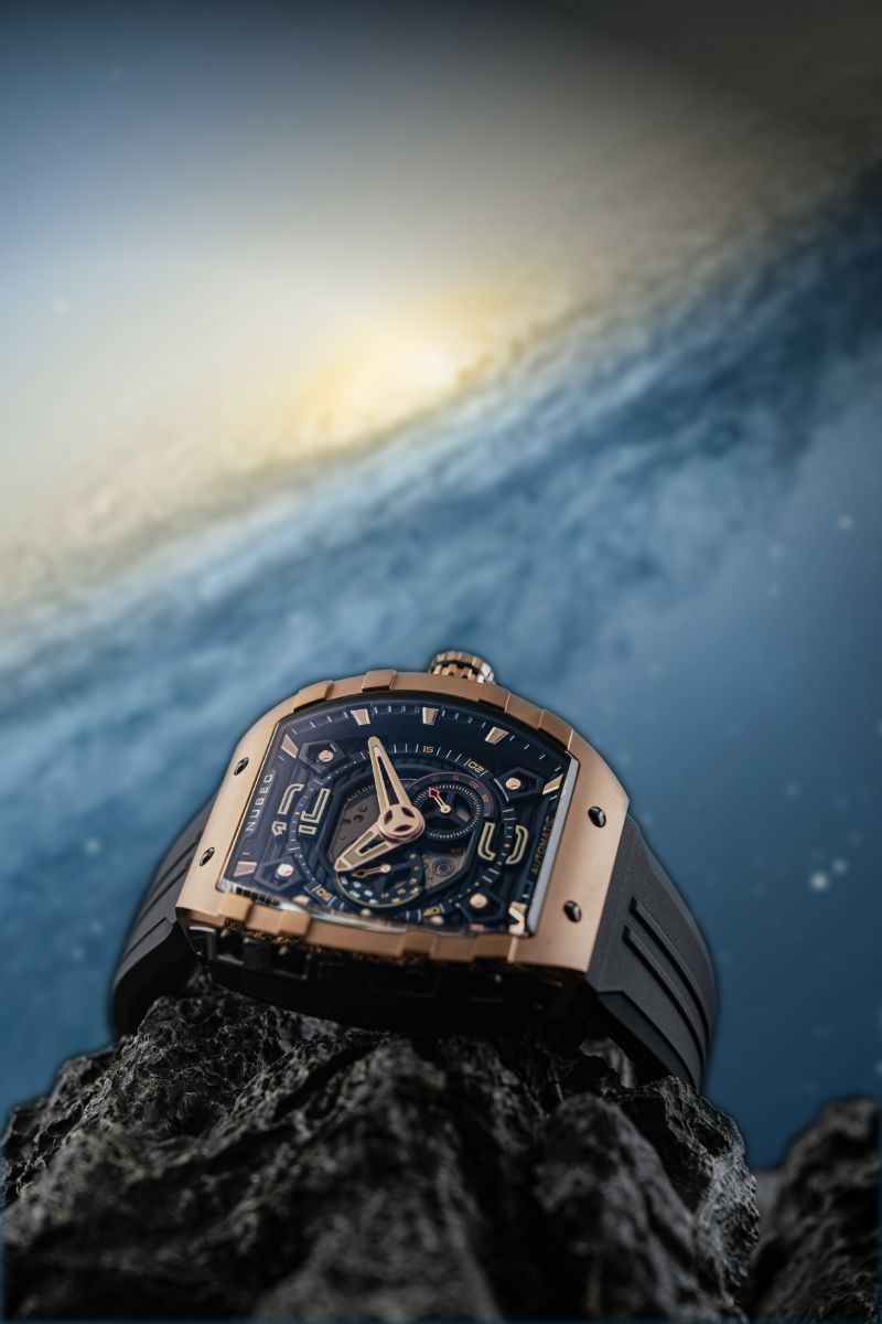 Magellan 24H Automatic Black & Gold / Rubber | Black Dial
