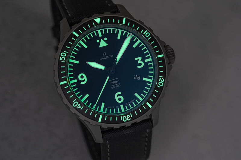 Hamburg DIN 8330 | Black Dial