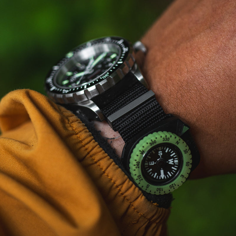 Glow-in-the-Dark Clip Compass CLIP COMPASS