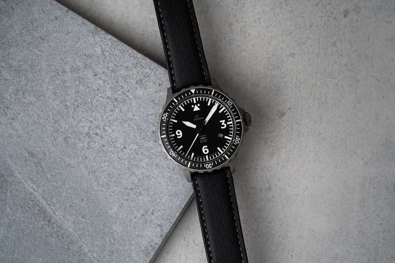 Hamburg DIN 8330 | Black Dial