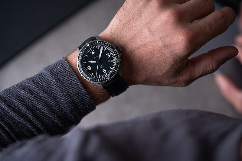 Hamburg DIN 8330 | Black Dial