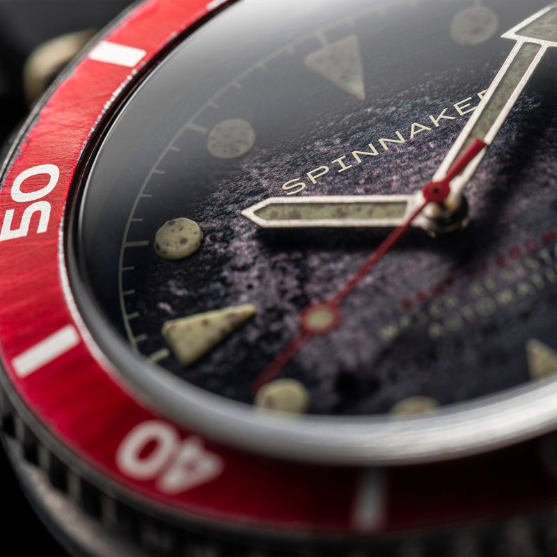 Wreck Red Ring & Gray / Leather | Black Dial