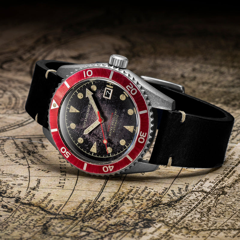 Wreck Red Ring & Gray / Leather | Black Dial