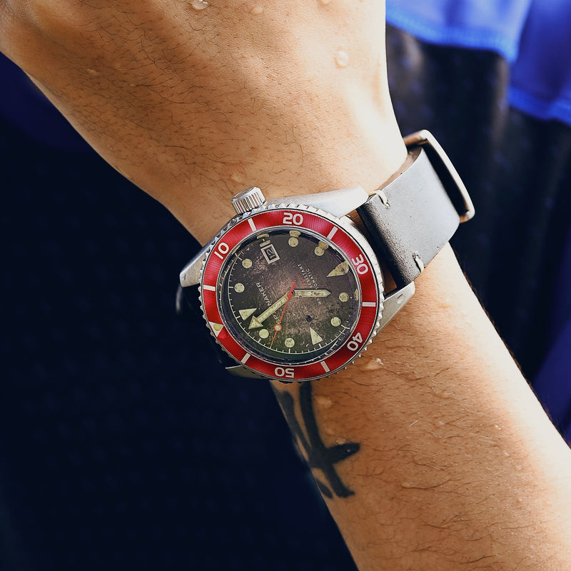 Wreck Red Ring & Gray / Leather | Black Dial