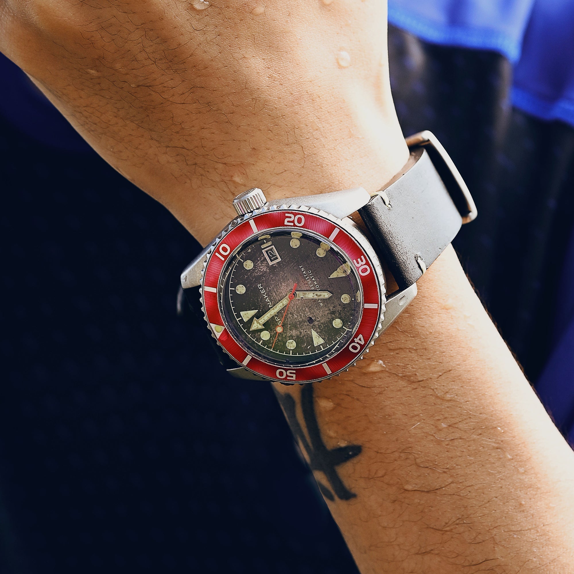 Wreck Red Ring & Gray / Leather | Black Dial