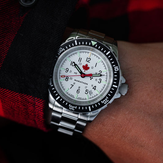 41MM ARCTIC RED MAPLE LARGE DIVERS AUTOMATIC (GSAR) WITH STAINLESS STEEL BRACELET RED MAPLE ARCTIC GSAR | White Dial