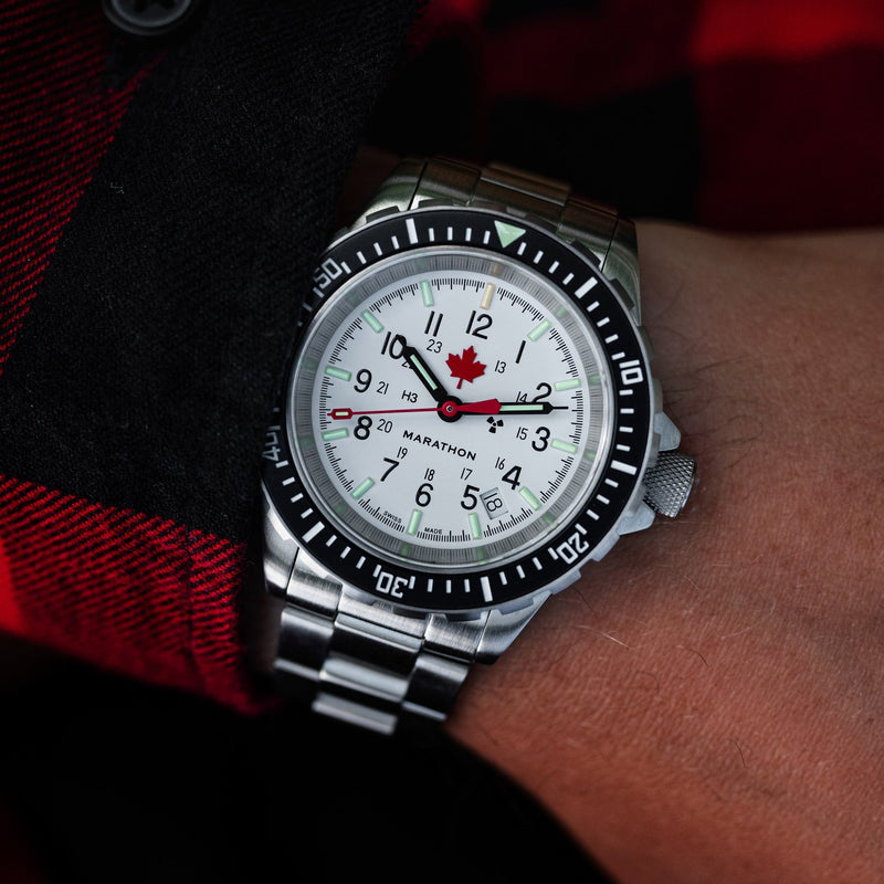 41MM ARCTIC RED MAPLE LARGE DIVERS AUTOMATIC (GSAR) WITH STAINLESS STEEL BRACELET RED MAPLE ARCTIC GSAR | White Dial