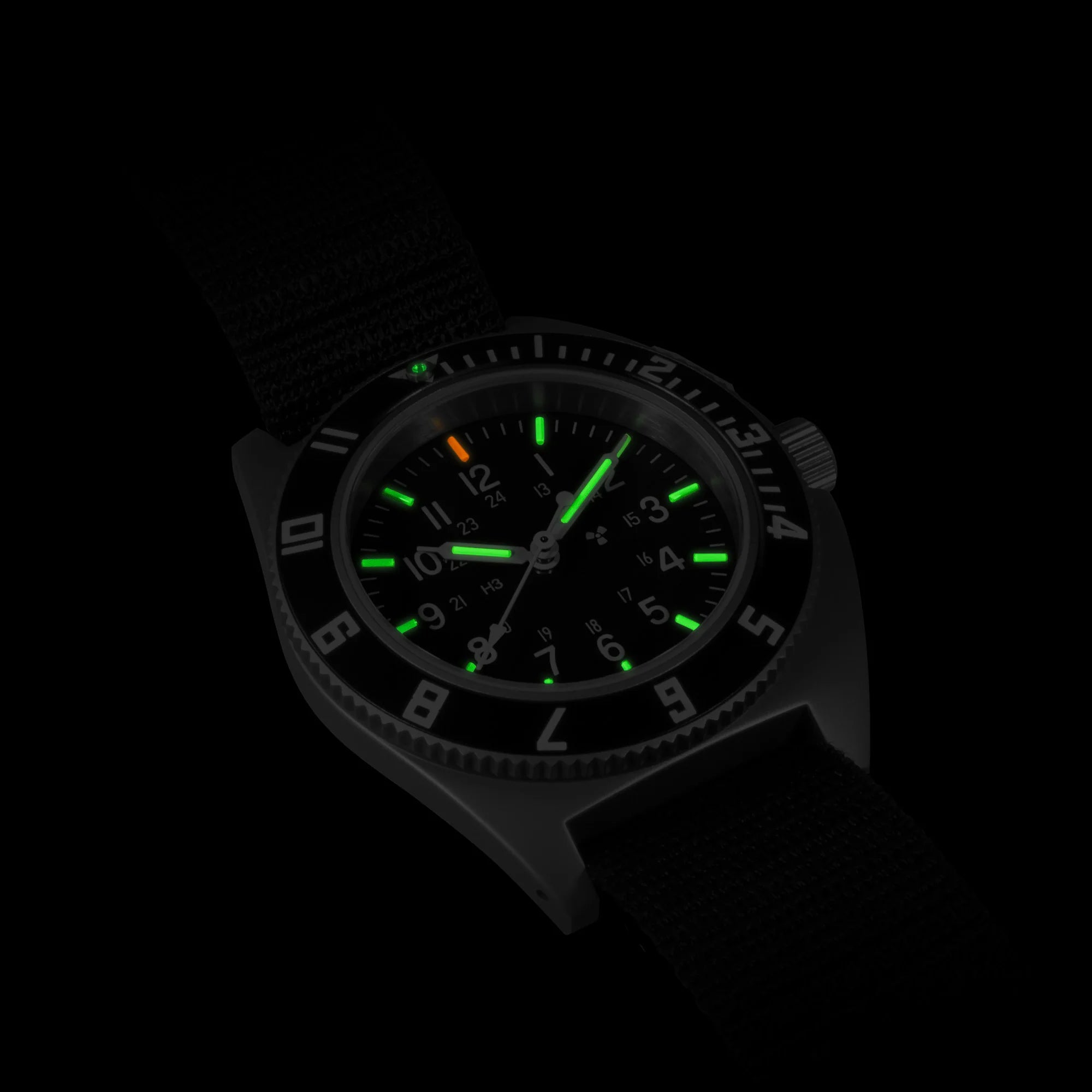 NAV, QUARTZ, SAPH, STE, COL: SS/BKBK NYLON 11" Black Sterile/Nylon | Black Dial