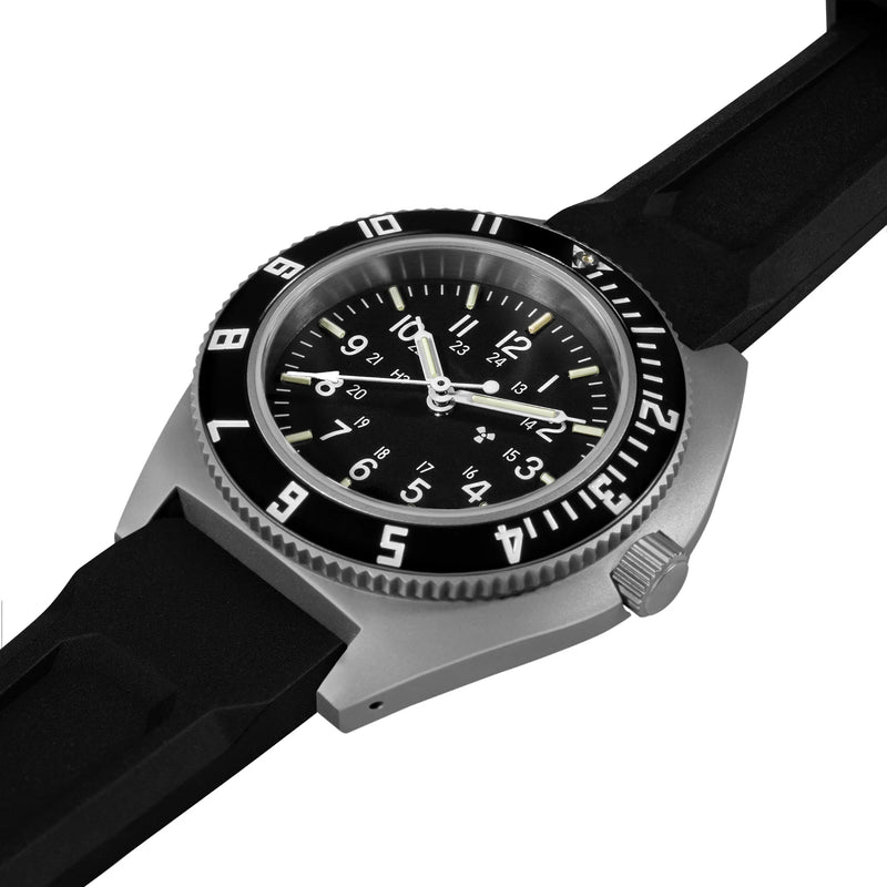 NAV, QUARTZ, SAPH, STE, COL: SS/BKPS 3PC RUBBER Black Sterile/3pc Rubber | Black Dial