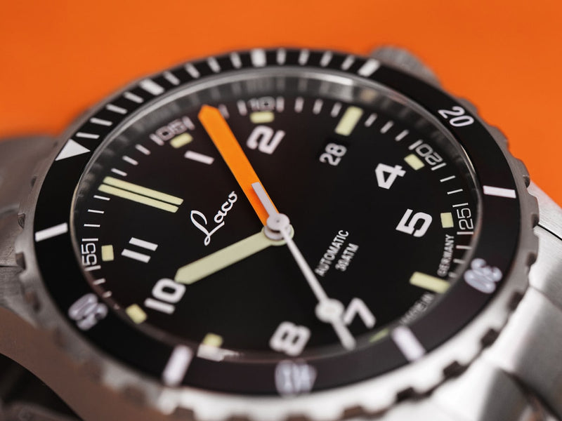 Himalaya 39.MB Stainless Bracelet Black Dial
