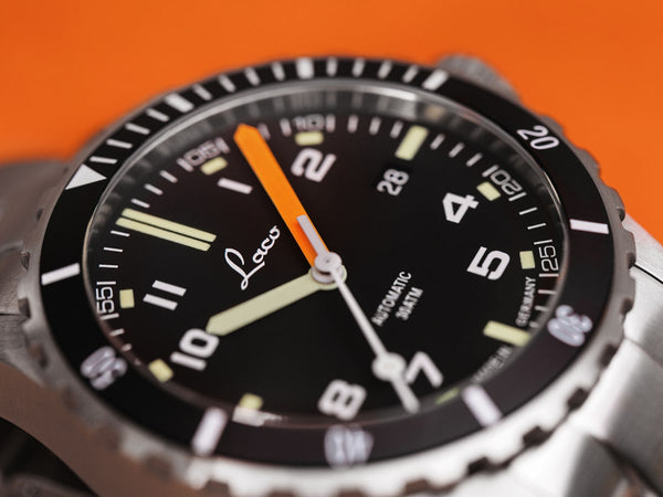 Himalaya 39.MB Stainless Bracelet | Matte Black Dial