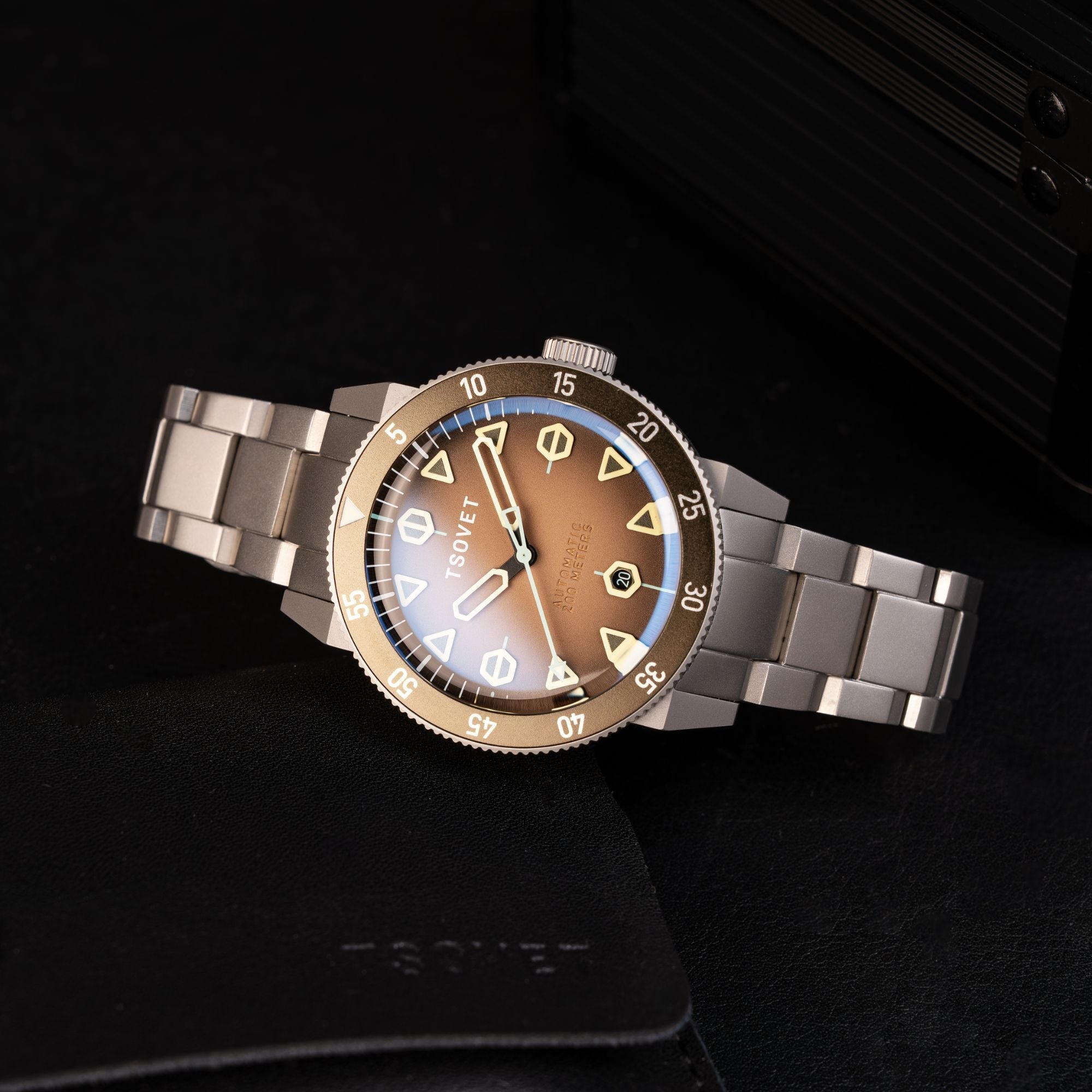 JMT - DW Global Explorer II Tan / Stainless Steel | Tan Dial