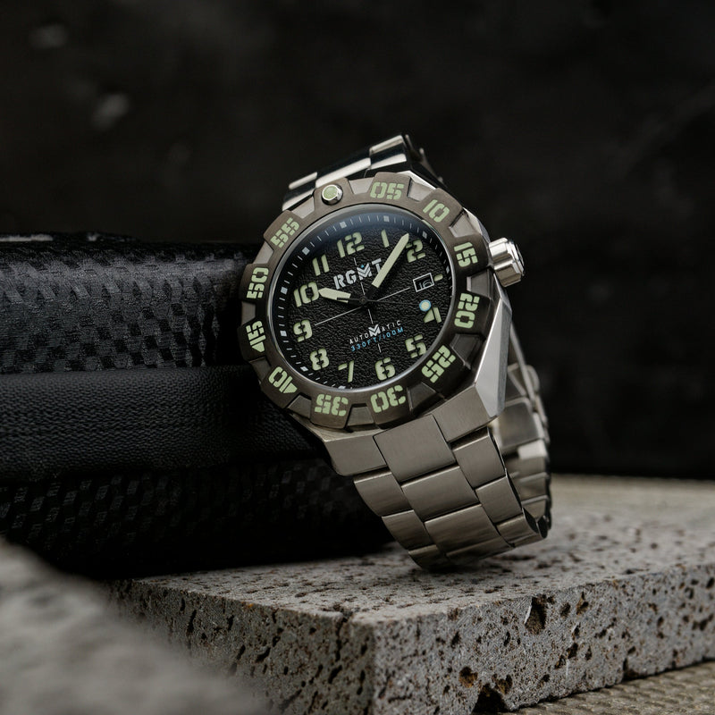 FIELD MASTER AUTOMATIC BLACK / STAINLESS STEEL Black Dial