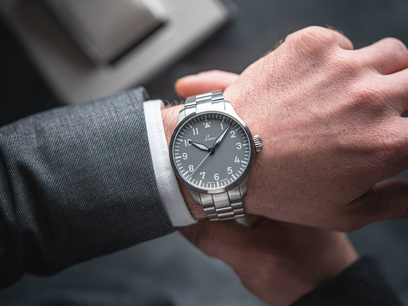 Augsburg Grau 42 Automatic / Metal Bracelet | Gray Dial