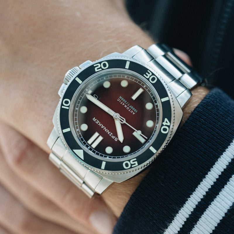 Hull Diver Red / Stainless Steel | Red Dial