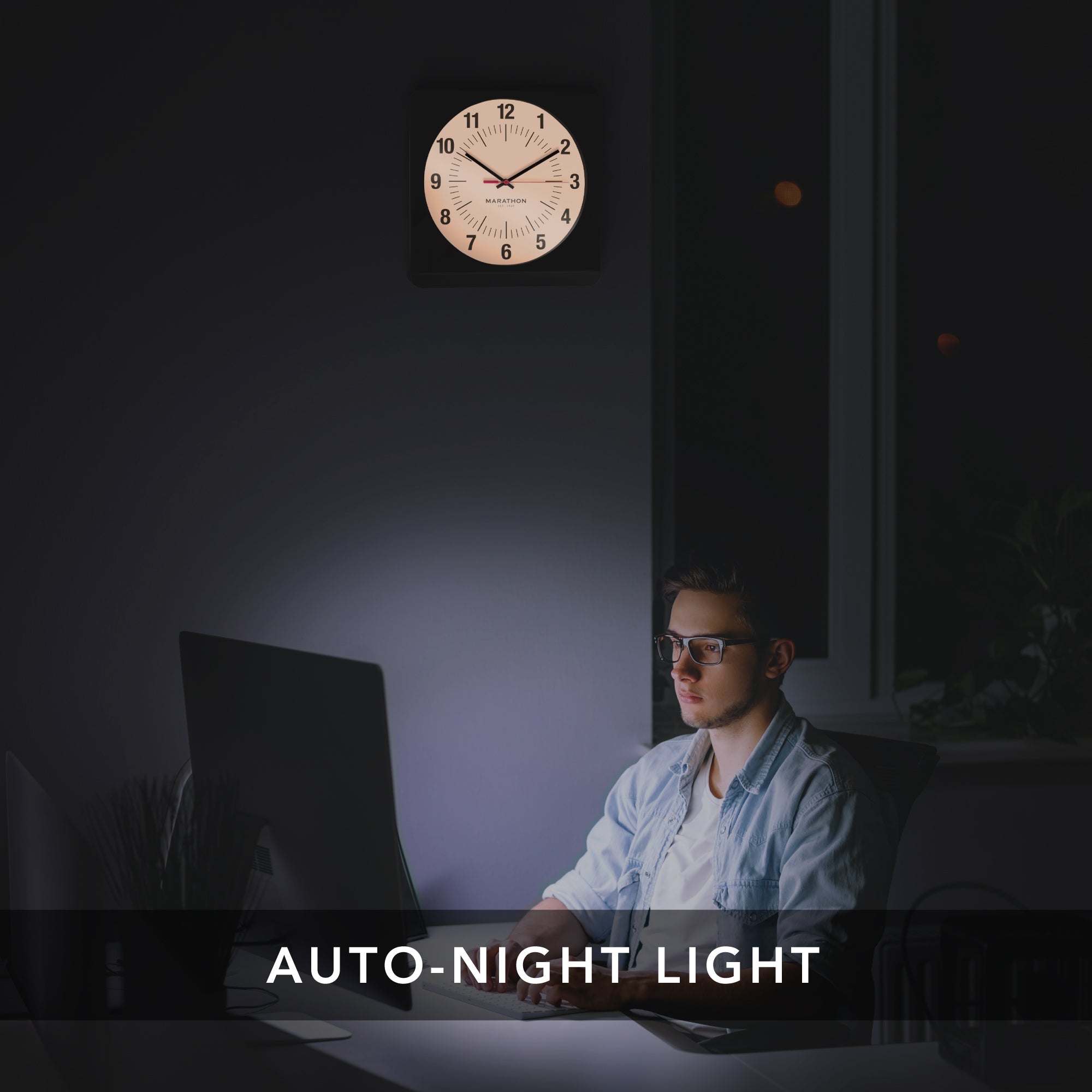 STUDIO EDITION JMBO 12 INCH ANALOG WALL CLOCK WITH AUTO BACKLIGHT studio-edition-jumbo-analog-wall-clock-with-auto-night-light