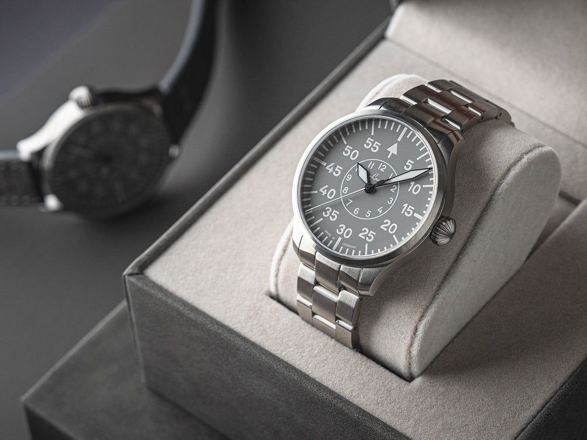 Aachen Grau 42 Automatic / Metal Bracelet Gray Dial