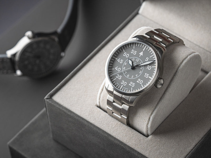 Aachen Grau 42 Automatic / Metal Bracelet Gray Dial