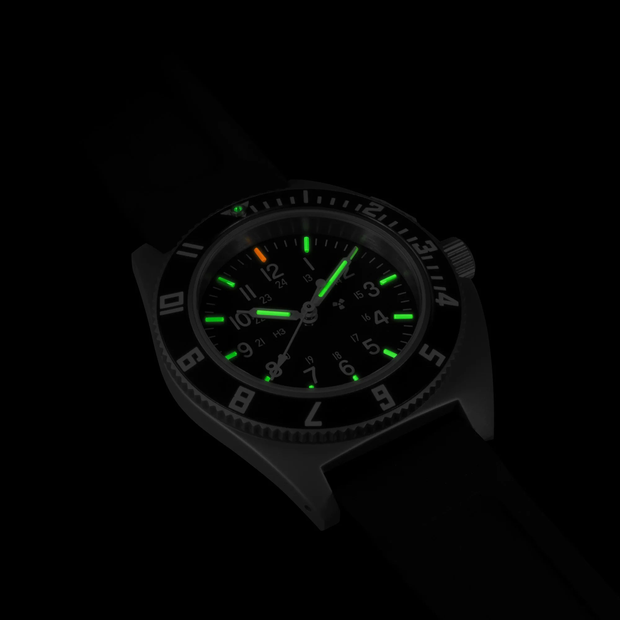 NAV, QUARTZ, SAPH, STE, COL: SS/BKPS 3PC RUBBER Black Sterile/3pc Rubber | Black Dial