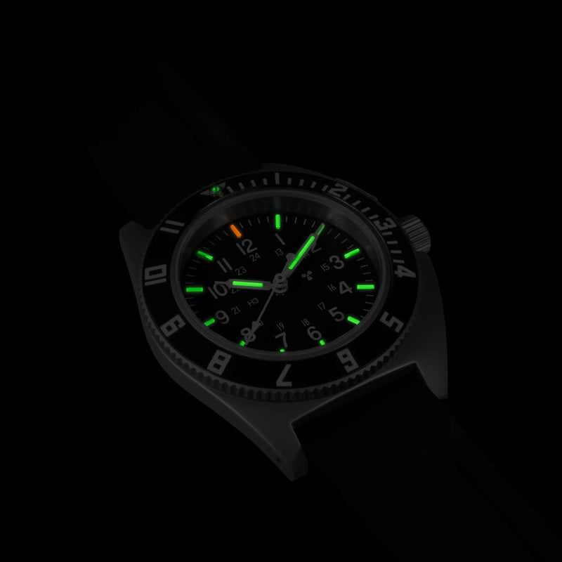 NAV, QUARTZ, SAPH, STE, COL: SS/BKPS 3PC RUBBER Black Sterile/3pc Rubber | Black Dial