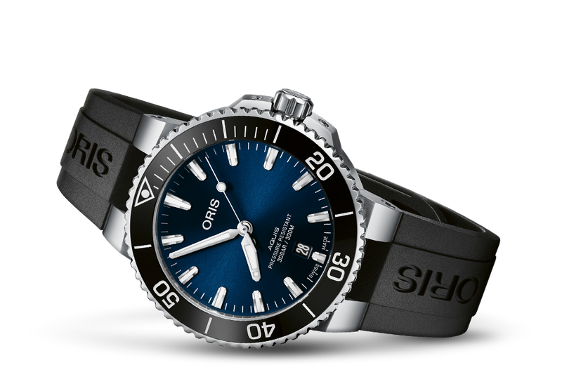 Aquis Date Dark Blue | Dark Blue Dial
