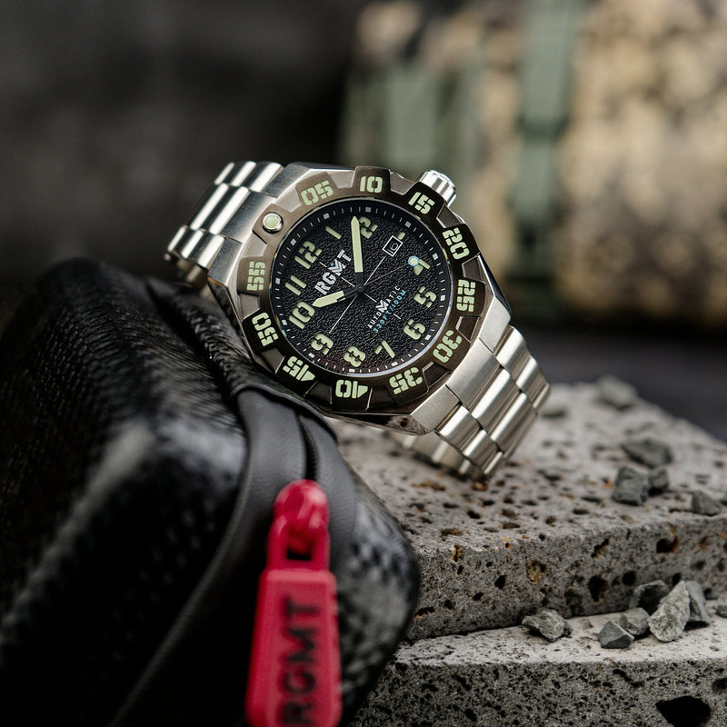 FIELD MASTER AUTOMATIC BLACK / STAINLESS STEEL Black Dial